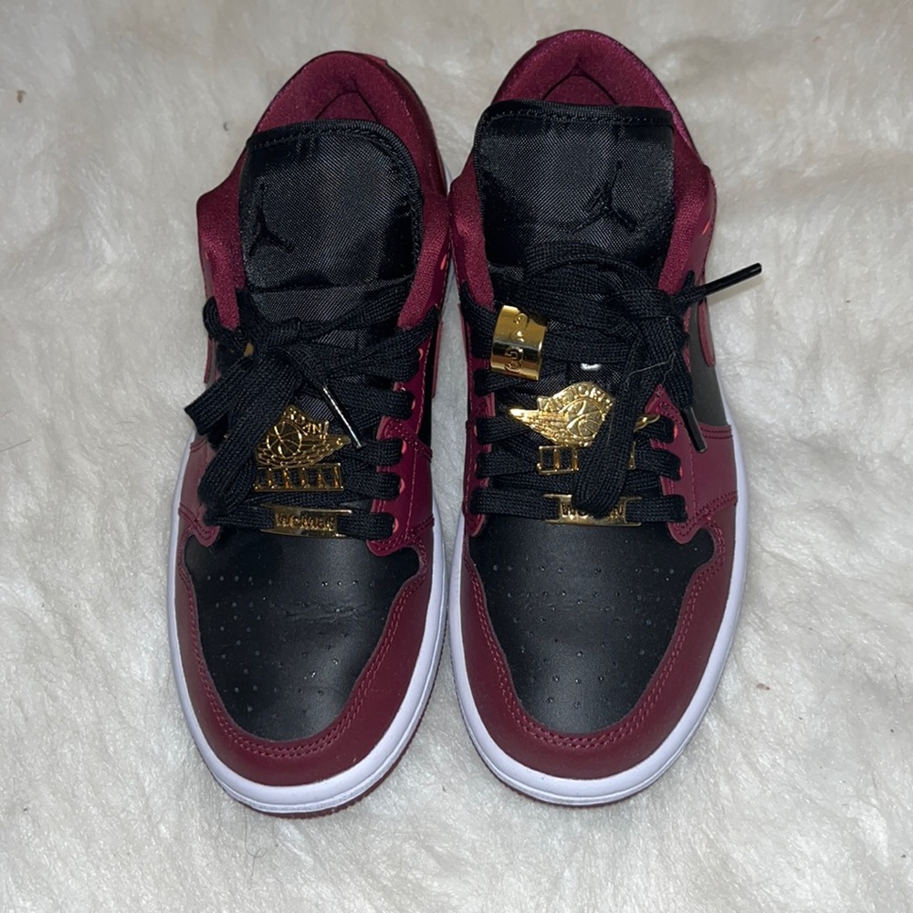 Air Jordan 1 low SE WMNS maroon black